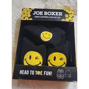 Joe Boxer Women's Smiley Face Slipper & Hat Gift Set Black Size 6/7